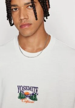 BDG Urban Outfitters Yosemite - Sweater - White -About You Winkel 1226da5e10e84f08ba2cff607058124e