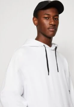 Replay Sweater - White -About You Winkel 35f605727beb45a8a53e6599e1845381