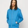 WEEKDAY Standard Zip Hoodie - Sweater Met Rits - Blue 2 WEEKDAY Standard Zip Hoodie - Sweater Met Rits - Blue -About You Winkel 75bf2b8d4d3e4c57b1eaefb8c4a0c5dc