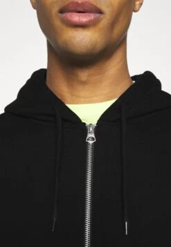WEEKDAY Standard Zip Hoodie - Sweater Met Rits - Black 14 WEEKDAY Standard Zip Hoodie - Sweater Met Rits - Black -About You Winkel 7abe464226be49e49ee52f4253027a90
