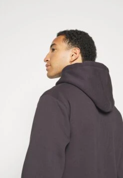 Mads Nørgaard Standard Hoodie Logo - Hoodie - Deep Well -About You Winkel 93f22b479f10427cab7c9dd38ec07559