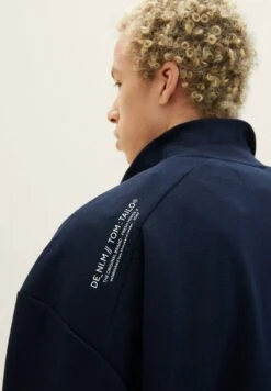 TOM TAILOR Denim Sweater - Sky Captain Blue -About You Winkel 9775c09b5a2846ba94d8c6ed236bb5d8