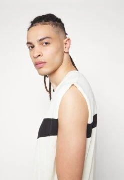 Nike Sportswear Vest - Trui - Coconut Milk/Black -About You Winkel 9f42fd3358a5432299370f29d3d562fb