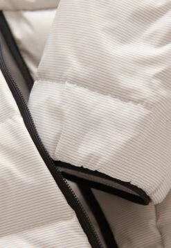 Sail Racing Spray - Gewatteerde Jas - Storm White -About You Winkel b21f8e64d1b646afaff7b2c7baf6e947