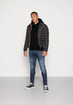 Calvin Klein Jeans Monologo Sleeve Badge Hoodie - Hoodie - Black -About You Winkel c3c4673f9f8b4a68ae13a9f9e59f8a32