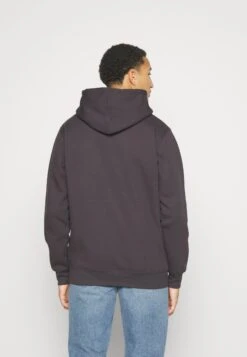 Mads Nørgaard Standard Hoodie Logo - Hoodie - Deep Well -About You Winkel cb50dcb379454e2fad1bf4b1ab8753a9