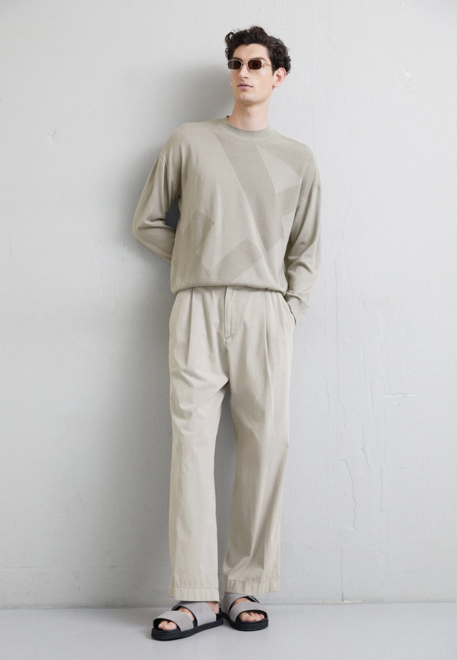 Emporio Armani Trui - Greige 4 Emporio Armani Trui - Greige - Afbeelding 2