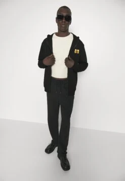 Hugo Daple - Sweater Met Rits - Black -About You Winkel f62eb3e2c776476badff4e935c2ba4f7